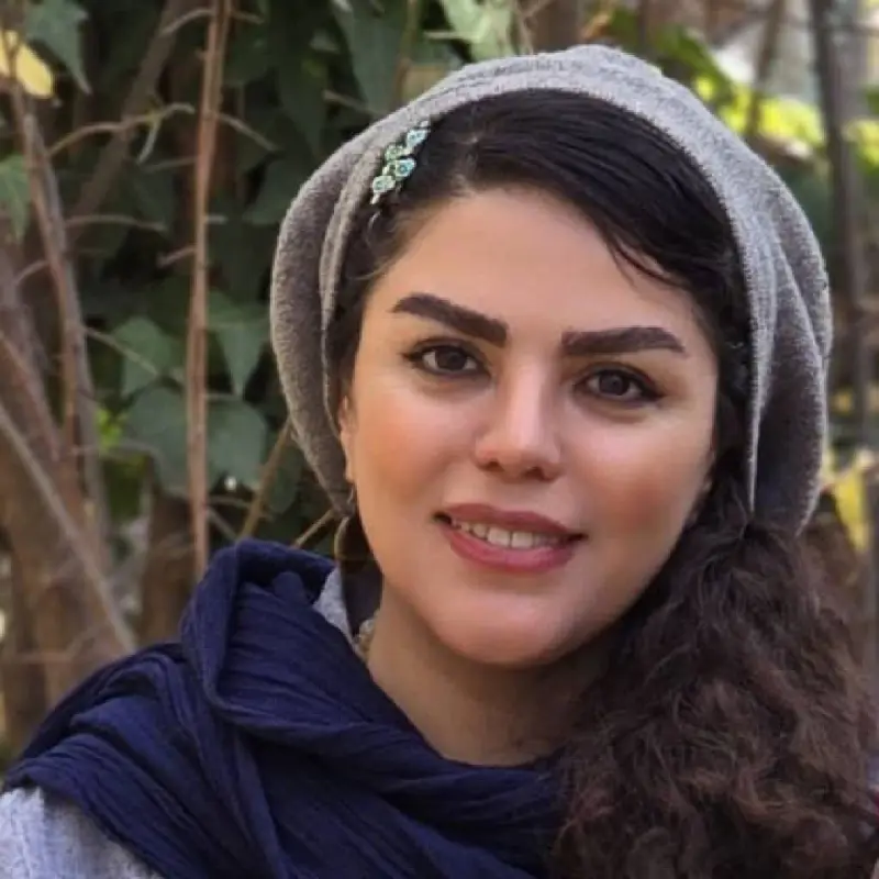 سمانه شیرخانی مدرس زبان فراندویز